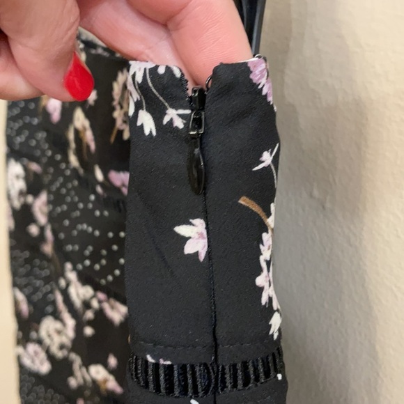 NWOT White house Black market straight black with floral and polkadots stations - Picture 5 of 10